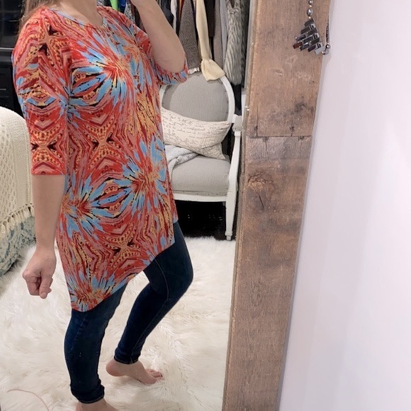Lularoe Irma top size large - Picture 2 of 5